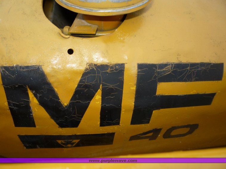 image for item 2098 Massey-Ferguson MF40 tractor with loader