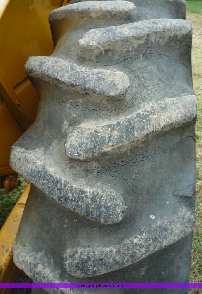 image for item 2098 Massey-Ferguson MF40 tractor with loader