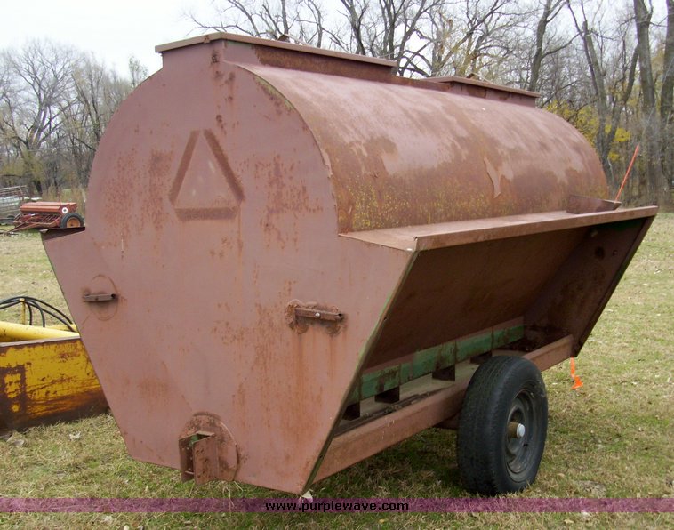 image for item 4068 Grain Belt mobile live stock feeder