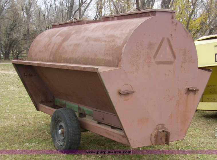 image for item 4068 Grain Belt mobile live stock feeder