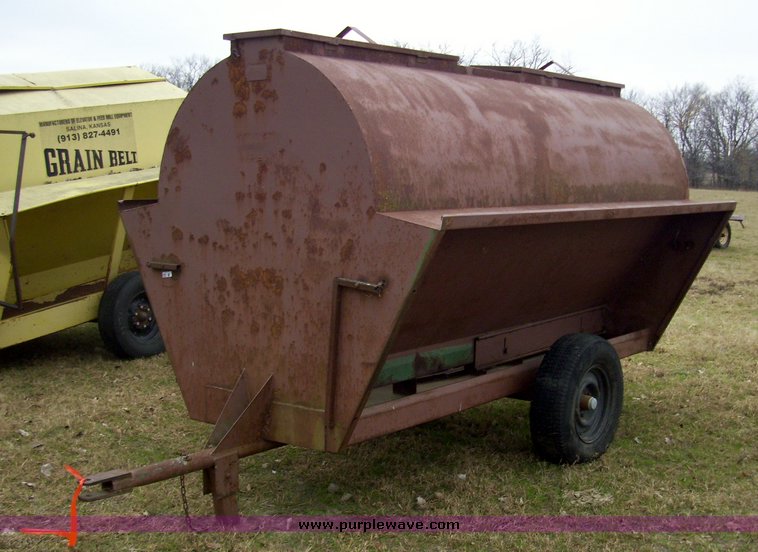 image for item 4068 Grain Belt mobile live stock feeder