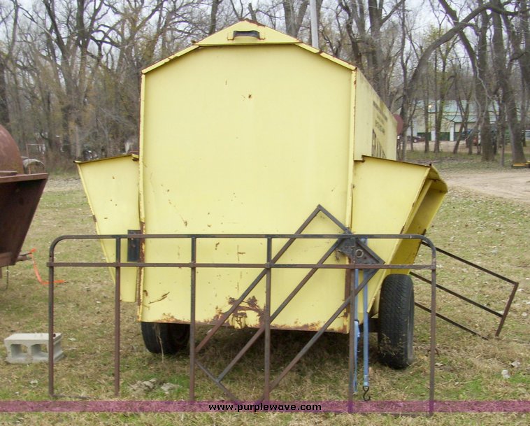 image for item 4069 1992 Grain Belt 7P16 live stock feeder