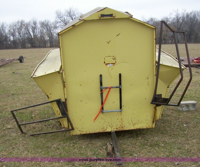 image for item 4069 1992 Grain Belt 7P16 live stock feeder