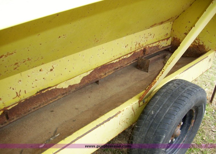 image for item 4069 1992 Grain Belt 7P16 live stock feeder