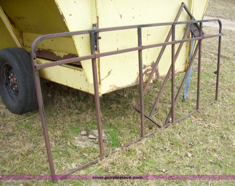 image for item 4069 1992 Grain Belt 7P16 live stock feeder