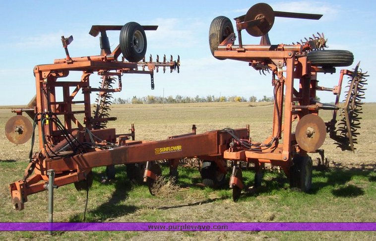 image for item 4163 Sunflower 3670-35 blade plow