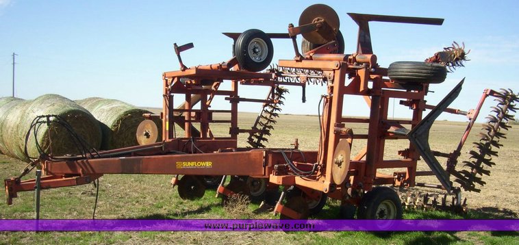 image for item 4163 Sunflower 3670-35 blade plow