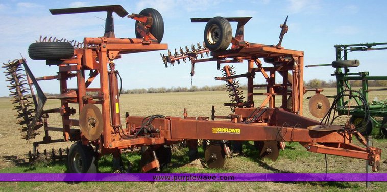 image for item 4163 Sunflower 3670-35 blade plow