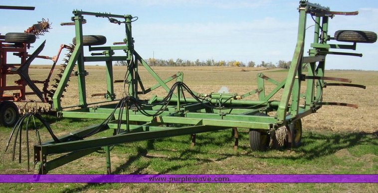 image for item 4164 John Deere 1600 24' chisel