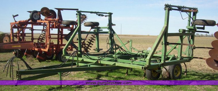 image for item 4164 John Deere 1600 24' chisel