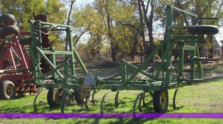 image for item 4164 John Deere 1600 24' chisel