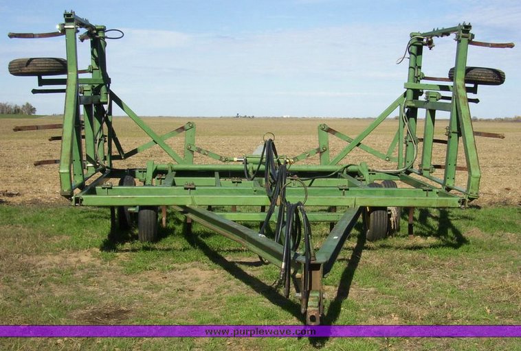 image for item 4164 John Deere 1600 24' chisel