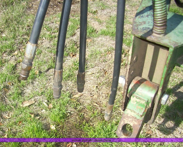 image for item 4164 John Deere 1600 24' chisel