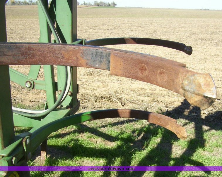 image for item 4164 John Deere 1600 24' chisel