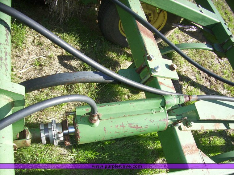 image for item 4164 John Deere 1600 24' chisel