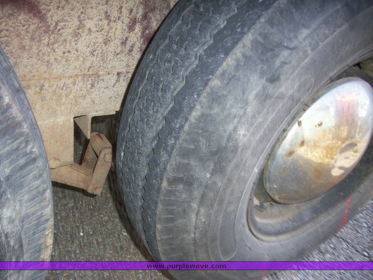 image for item 4167 1992 Bonanza 20' tandem axle stock trailer