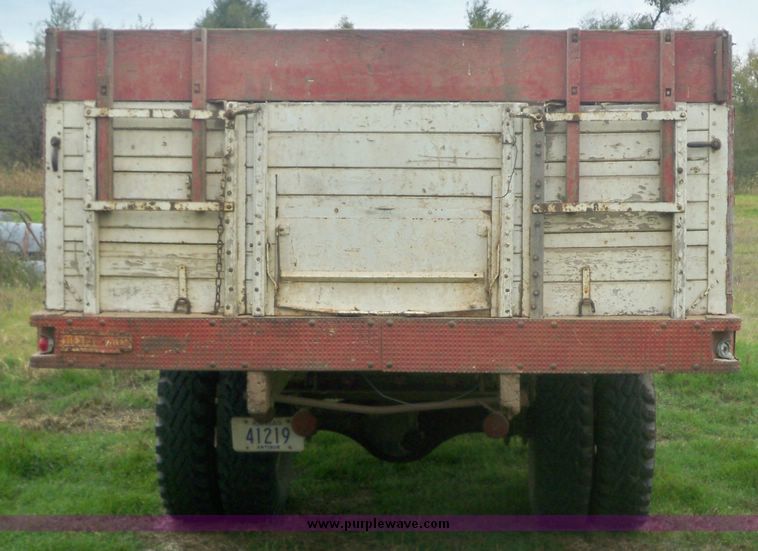image for item 4270 1960 Ford F-600 wheat truck