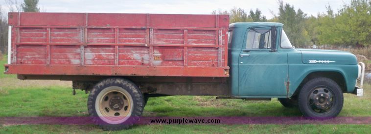image for item 4270 1960 Ford F-600 wheat truck