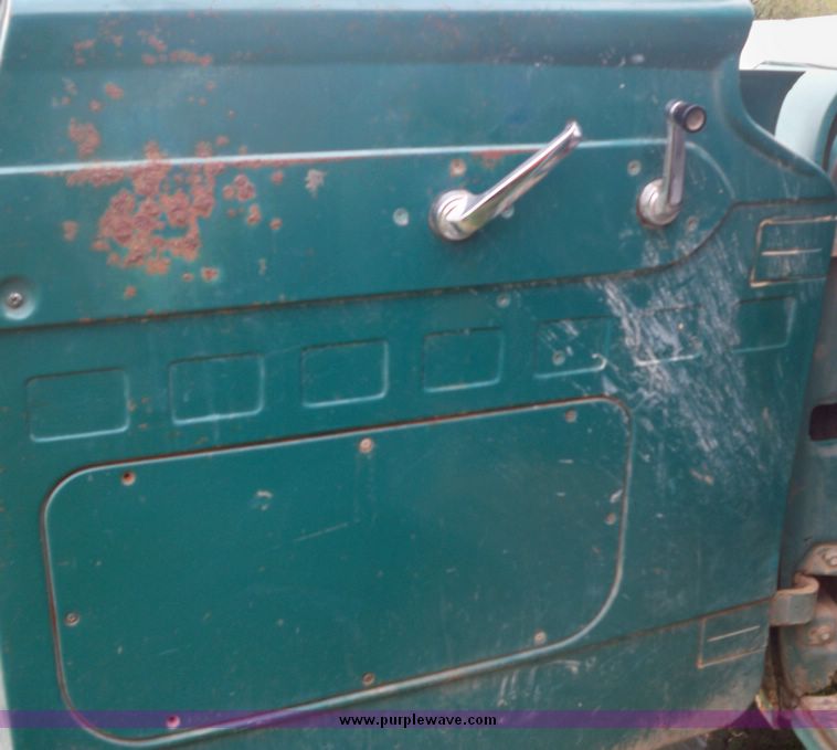 image for item 4270 1960 Ford F-600 wheat truck