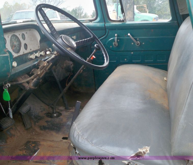 image for item 4270 1960 Ford F-600 wheat truck