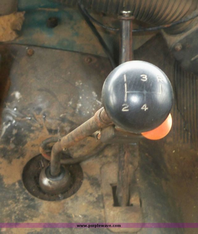 image for item 4270 1960 Ford F-600 wheat truck