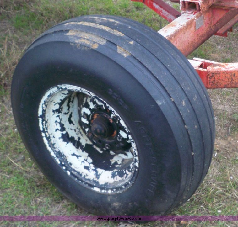 image for item 4271 1,000 gallon four wheel water trailer