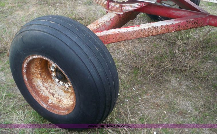 image for item 4271 1,000 gallon four wheel water trailer