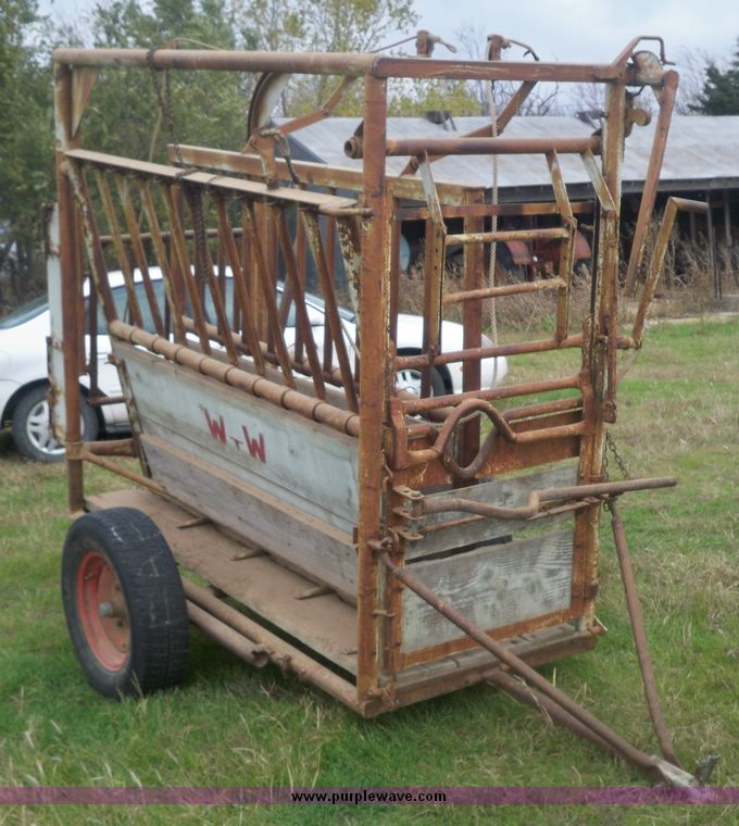 image for item 4272 WW portable cattle squeeze shoot