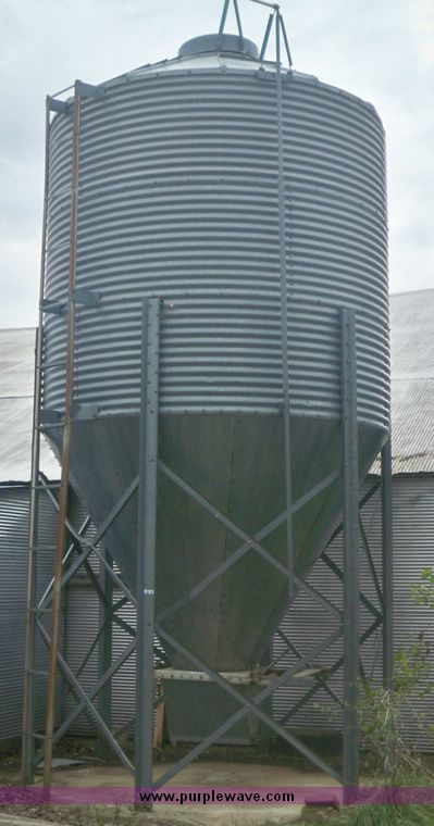 image for item 4279 600 bushel upright grain bin