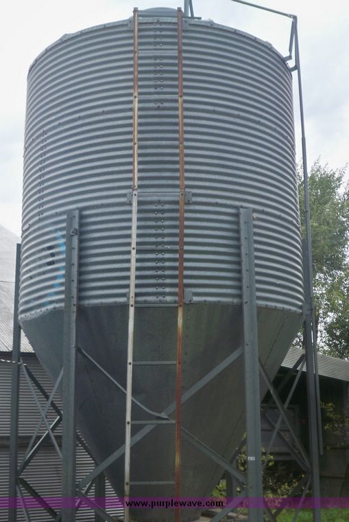 image for item 4279 600 bushel upright grain bin