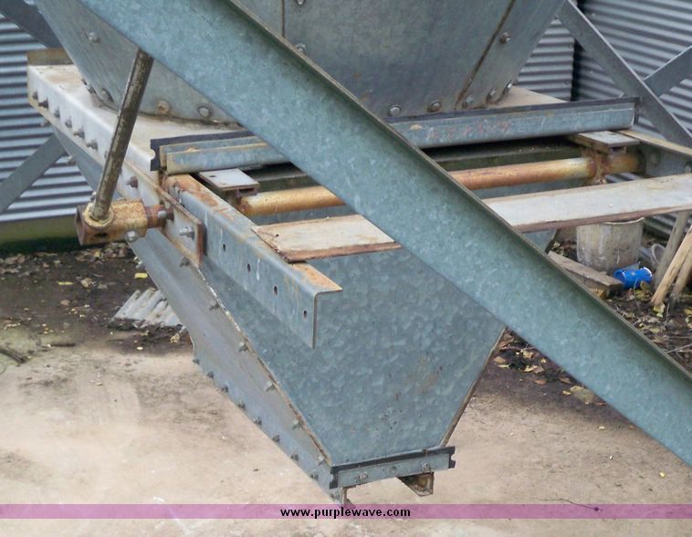 image for item 4279 600 bushel upright grain bin