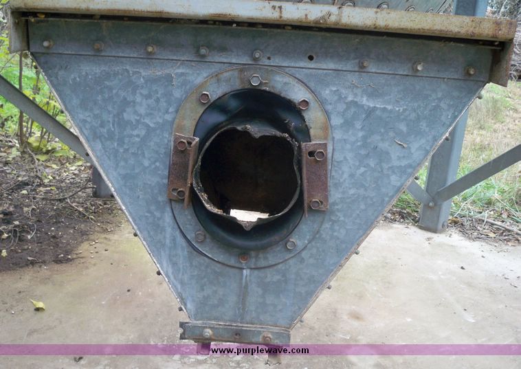 image for item 4279 600 bushel upright grain bin