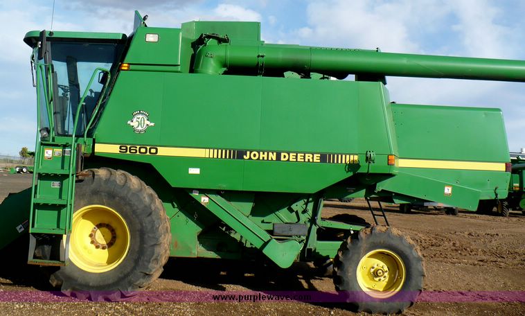 image for item 5590 1997 John Deere 9600 combine