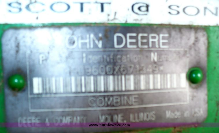 image for item 5590 1997 John Deere 9600 combine