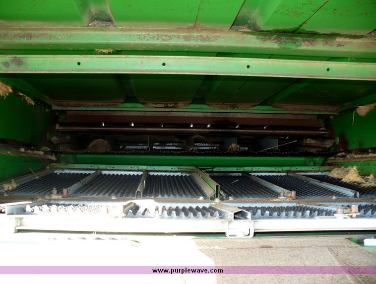 image for item 5590 1997 John Deere 9600 combine