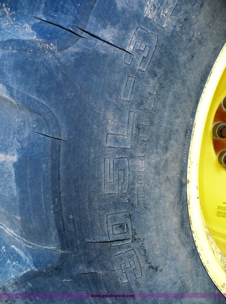 image for item 5590 1997 John Deere 9600 combine