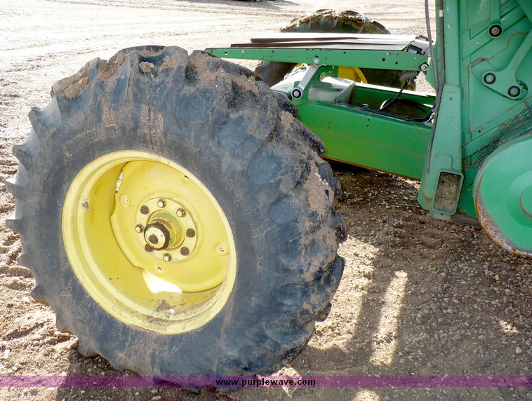 image for item 5590 1997 John Deere 9600 combine