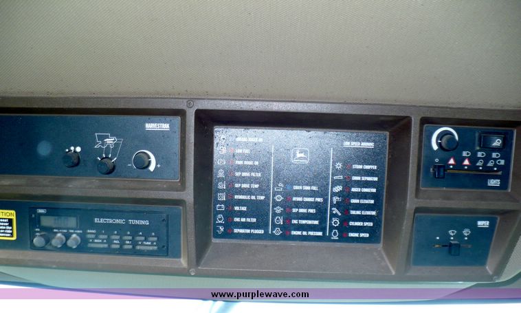 image for item 5590 1997 John Deere 9600 combine