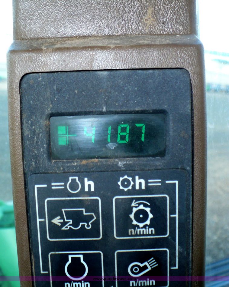 image for item 5590 1997 John Deere 9600 combine