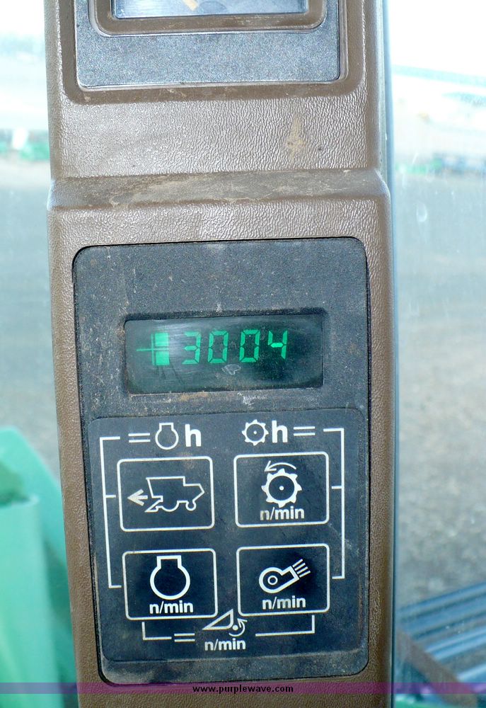 image for item 5590 1997 John Deere 9600 combine