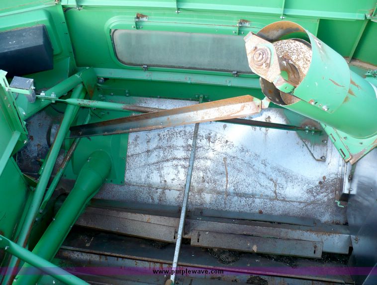 image for item 5590 1997 John Deere 9600 combine