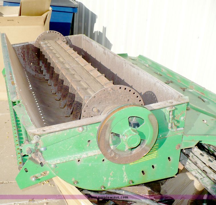 image for item 5590 1997 John Deere 9600 combine