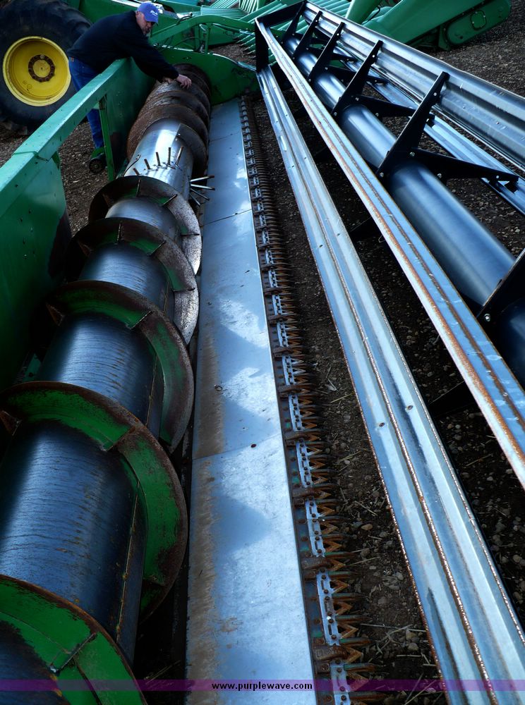 image for item 5591 1997 John Deere 930 rigid platform