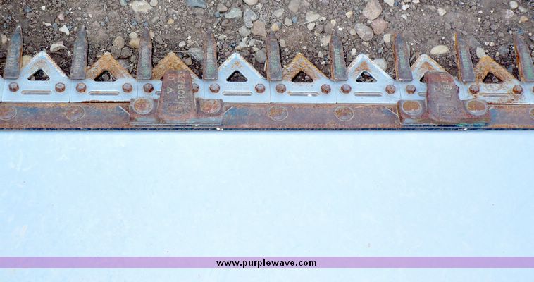 image for item 5591 1997 John Deere 930 rigid platform