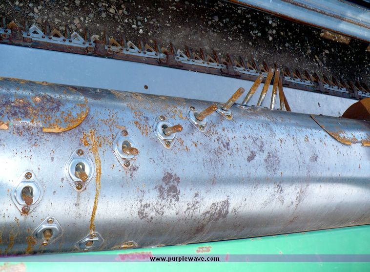 image for item 5591 1997 John Deere 930 rigid platform