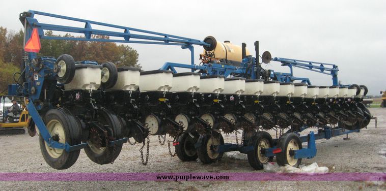 image for item 6398 Kinze 3600 16-31 planter