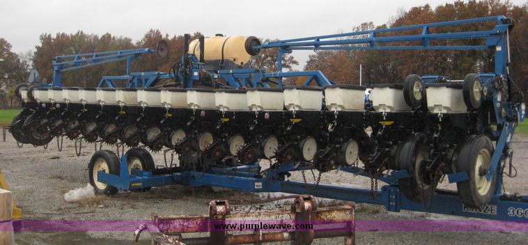 image for item 6398 Kinze 3600 16-31 planter