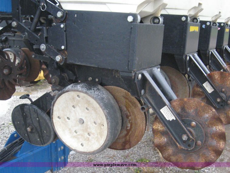 image for item 6398 Kinze 3600 16-31 planter