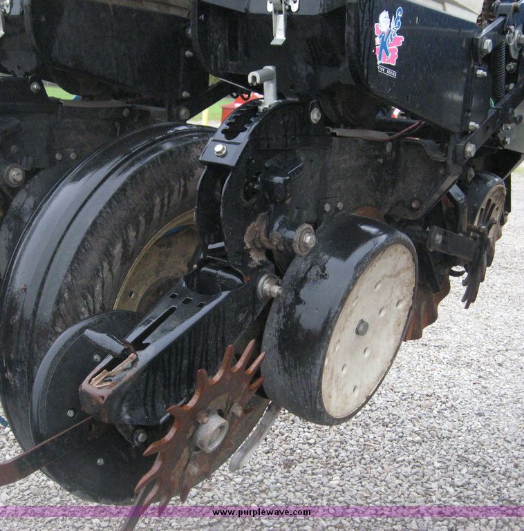 image for item 6398 Kinze 3600 16-31 planter
