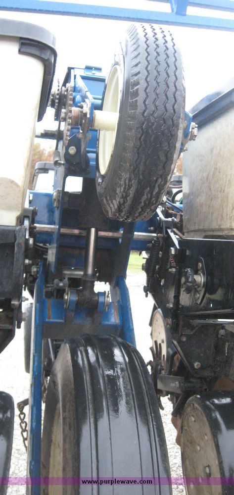 image for item 6398 Kinze 3600 16-31 planter